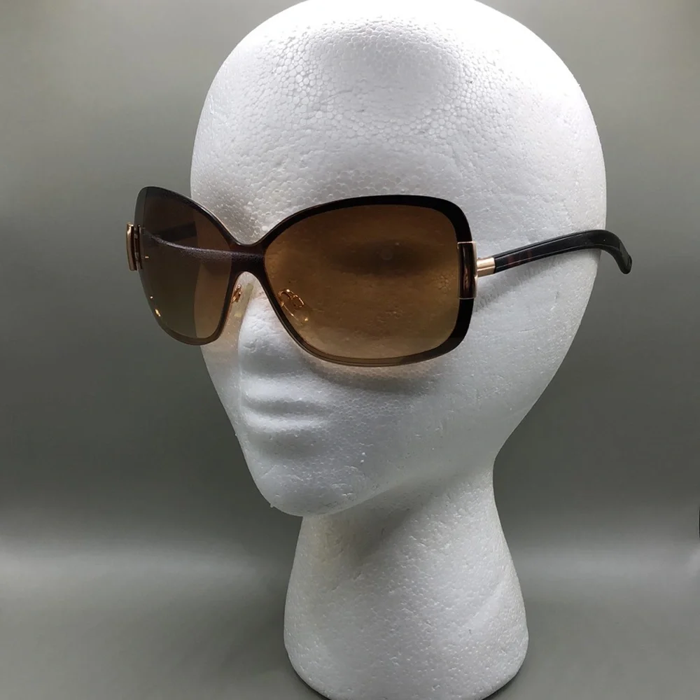 Curated bundle 9 trendy fashion sunglasses variety of brands and styles. - Picture 12 of 16